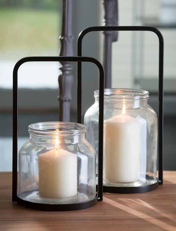 Add the finishing touches with our stylish range of accessories, mirrors, coat stands, glassware, vases and candle-holders.