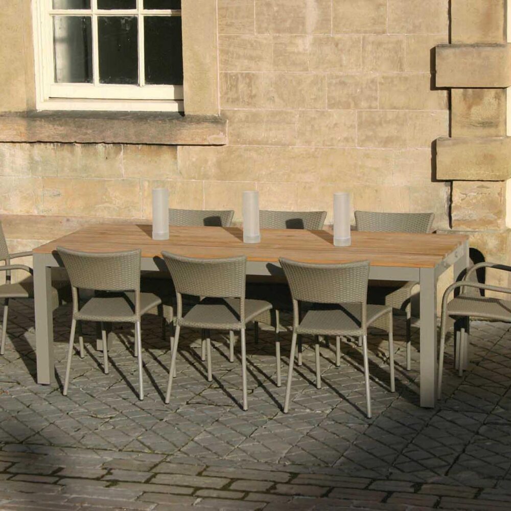 Rollo outdoor dining chairs & Reclaim table - kubu