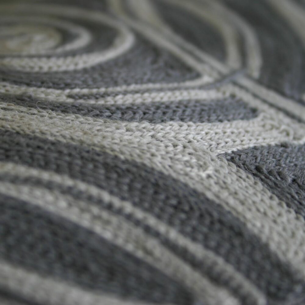 crewel cushion - monoblock - embroidery detail