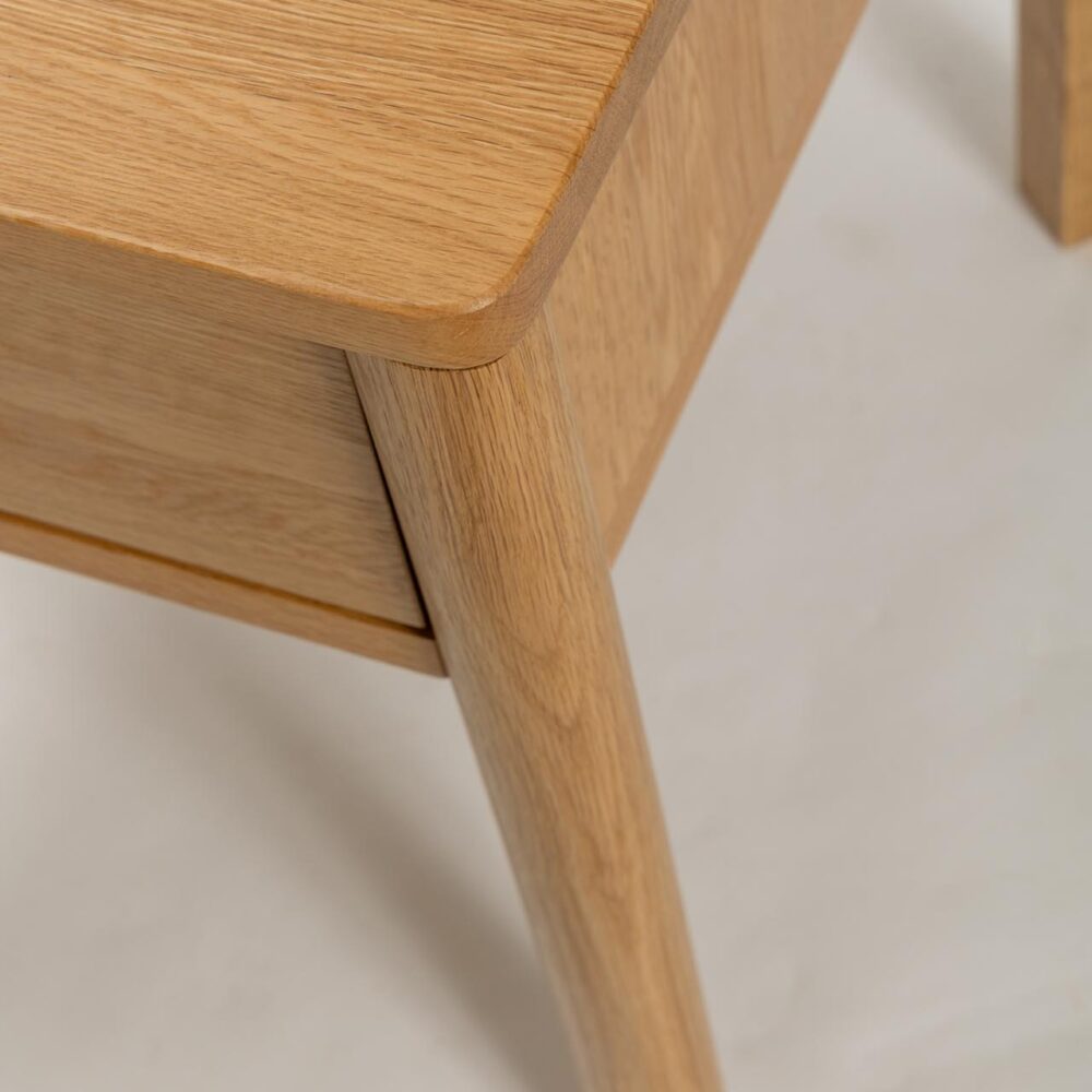 guest oak bedside table - top and leg detail