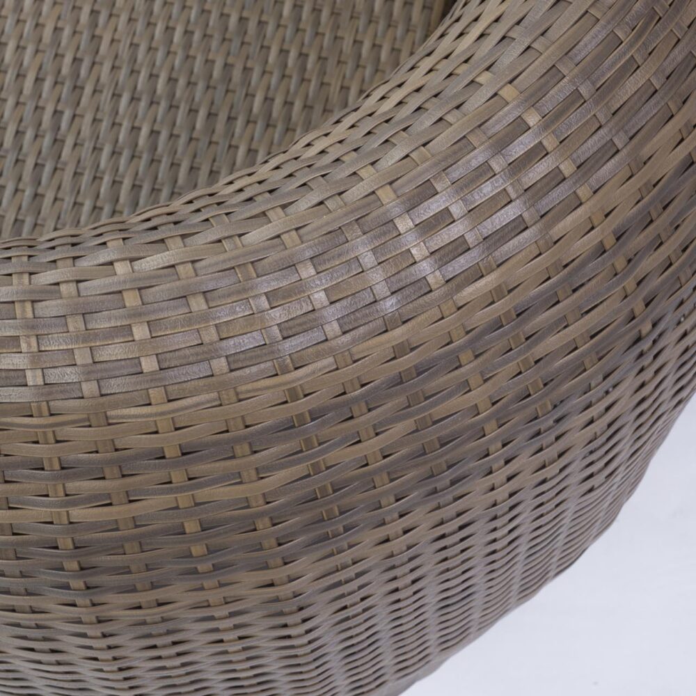 tubby outdoor seating - back curve detail - synthetic summergrass peel