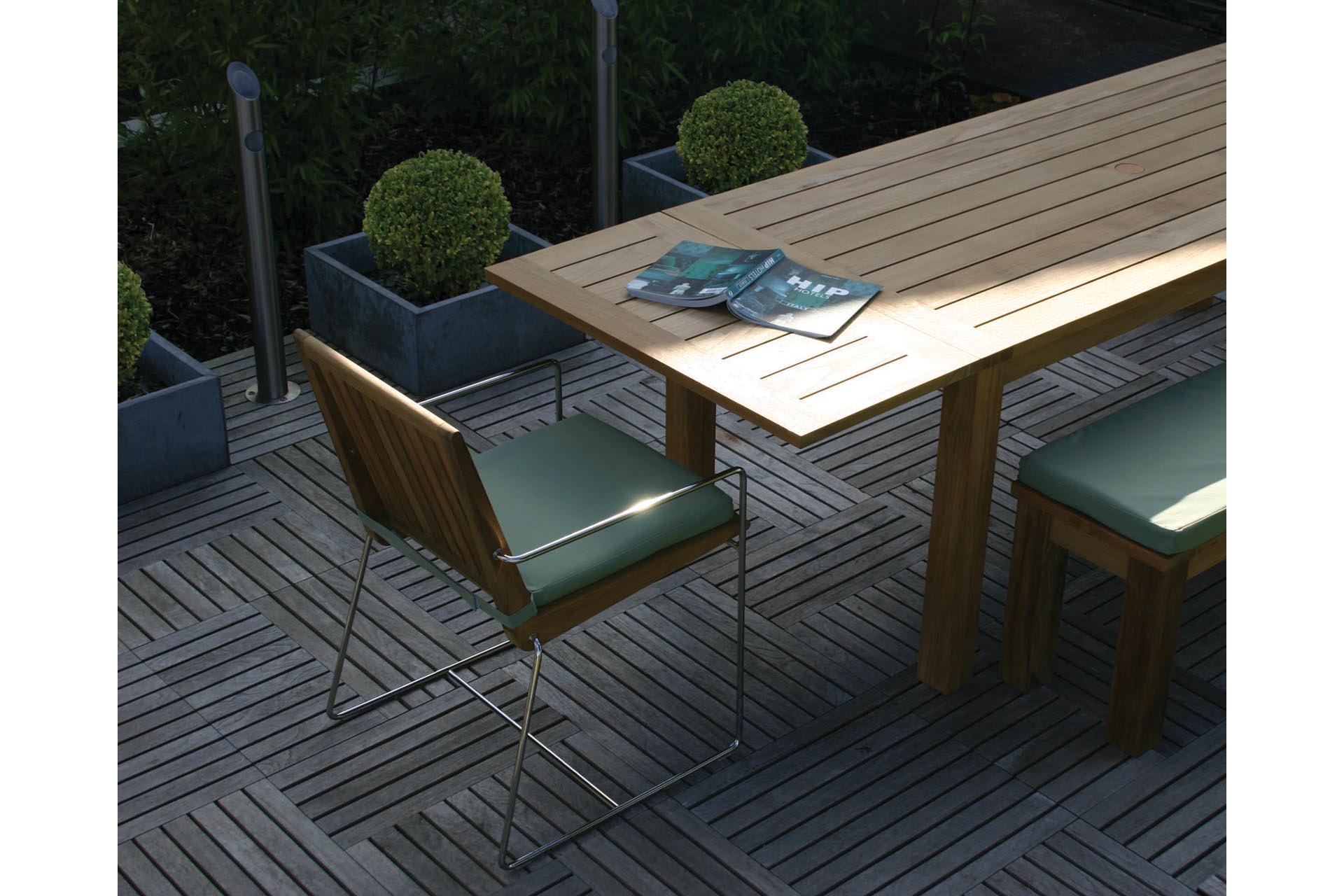 antibes table with leaves & tripoli chair