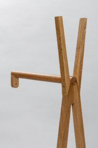 totem wall mounted rail - oak, rail detail