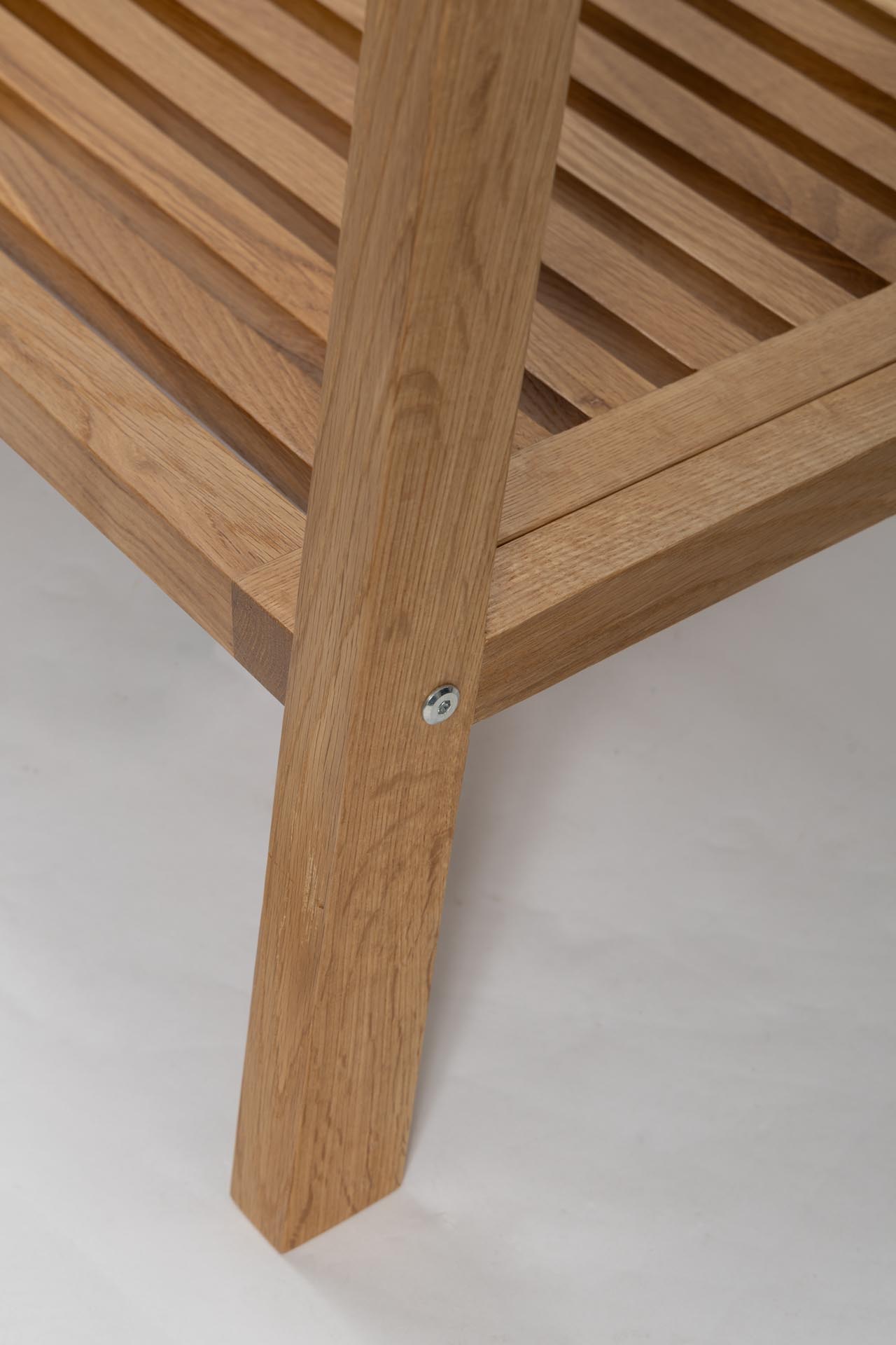 totem wall mounted rail - oak, leg and shelf detail