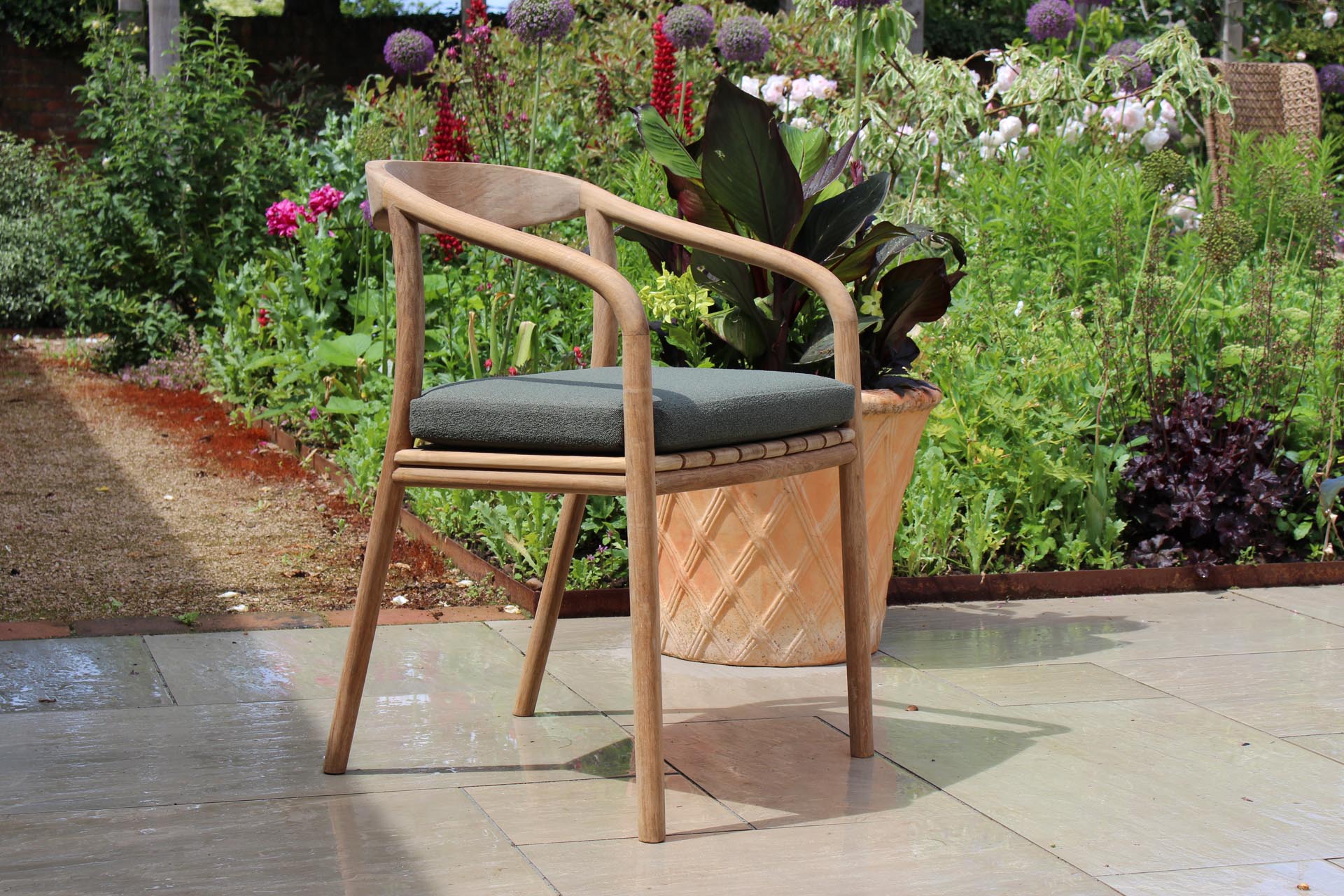 dessau outdoor teak dining chair with pad - mood