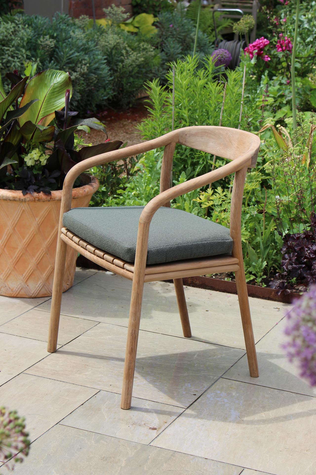 dessau outdoor teak dining chair with pad - mood