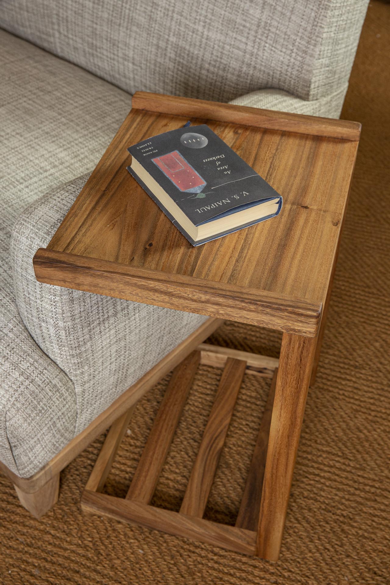 cousin side table - detail - "c" shaped table